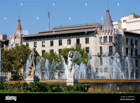 Barcelona placa catalunya fountain hi-res stock photography and images ...