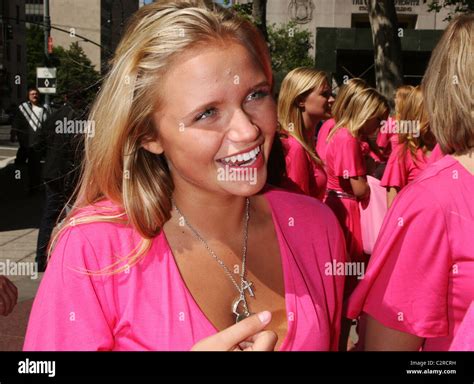 Legally Blonde Models Pose To Promote MTV S Legally Blonde The Musical