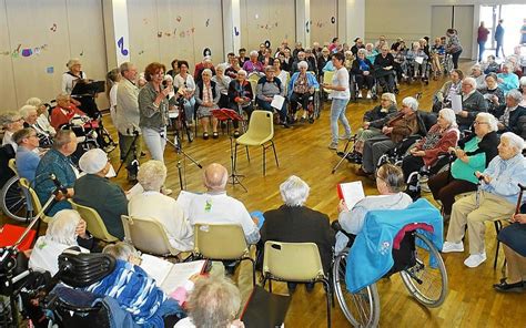 Pleudihen sur Rance la chorale des résidents de lEhpad fait un