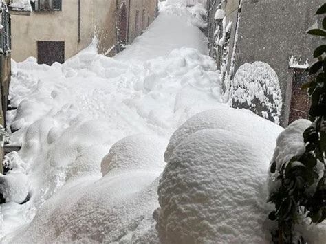 Meteo Neve Forte Ne Caduta Tantissima Fino Ad Metro Rischio