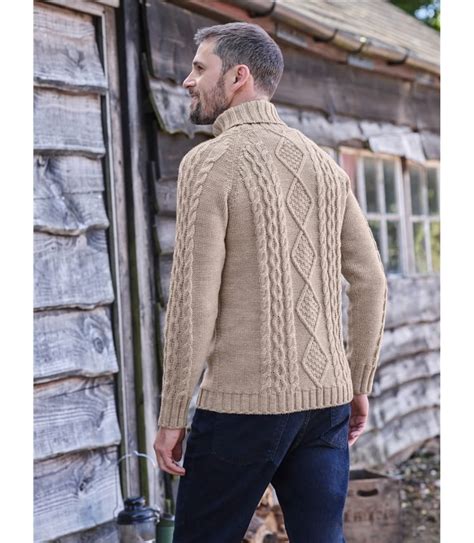 Hafermehl Rollkragenpullover Mit Aran Zopfmuster Aus Reiner Wolle F R