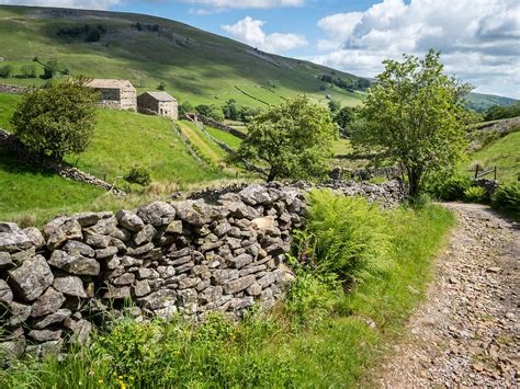 Walking Down To Muker Yorkshire Dales Bob Radlinski Flickr