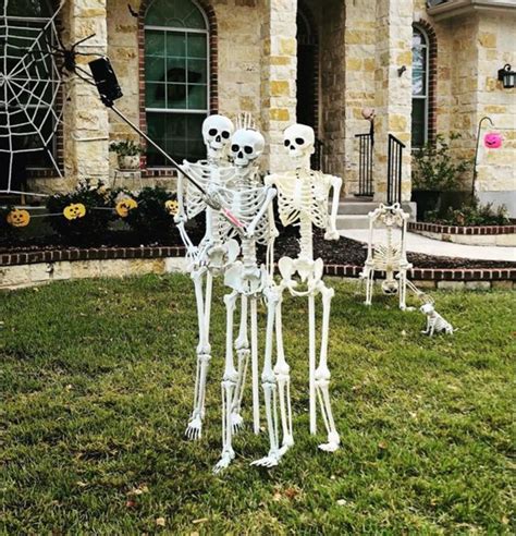 40 Spooktastic Skeleton Halloween Decoration Ideas For Front Yard