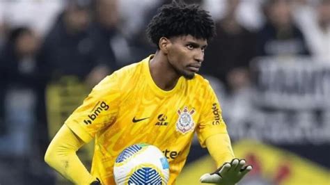 Corinthians Estabelece Prazo Para Adquirir Hugo Souza Do Flamengo