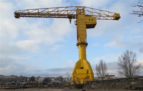 Nantes La Grue Titan Jaune Et La Grue Noire Deviennent Monuments