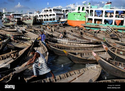 Bangladesh Dhaka Ferry Hi Res Stock Photography And Images Alamy