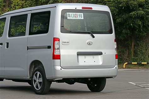 多變廂車玩轉輕商旅市場，2023 Toyota Town Ace Van 發財王牌 15 4at Yahoo奇摩汽車機車