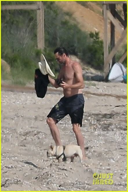 Hugh Jackman Goes Shirtless At The Beach In The Hamptons Photo 4468302