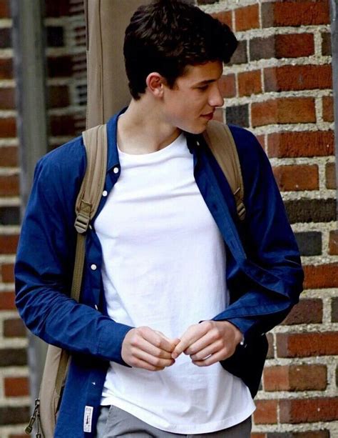 Can I Walk With Him To School Plz Shawn Mendes Shawn Mendes Magcon