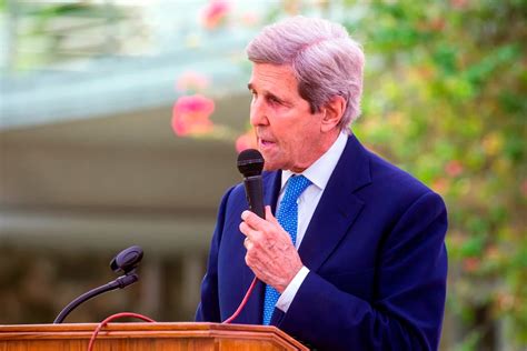 John Kerry Enviado Del Gobierno De Biden Comenzó Sus Negociaciones Sobre El Clima En China