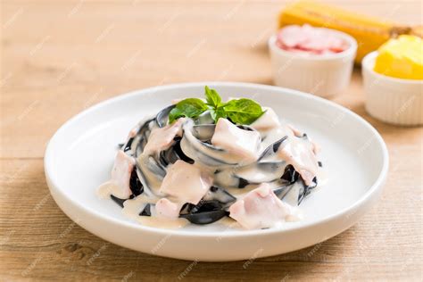 Premium Photo Black Fettuccine Spaghetti Carbonara Ham