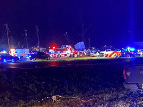 Mississippi Tornadoes Kill Injure Dozens Overnight World News