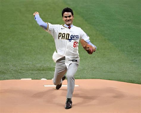 Mlb 서울 시리즈 1차전 첫 시구 박찬호 데패뉴 남성 셀럽