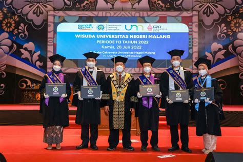 Dokumentasi Wisuda Universitas Negeri Malang Periode 133 Tahun 2022 28