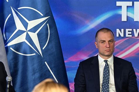 Rz D I Prezydent Awanturuj Si O Ambasadora Przy Nato Kto Ma Racj