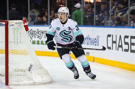 Yanni Gourde Would Head to Maple Leafs in Proposed Trade | NHL Trade Rumors