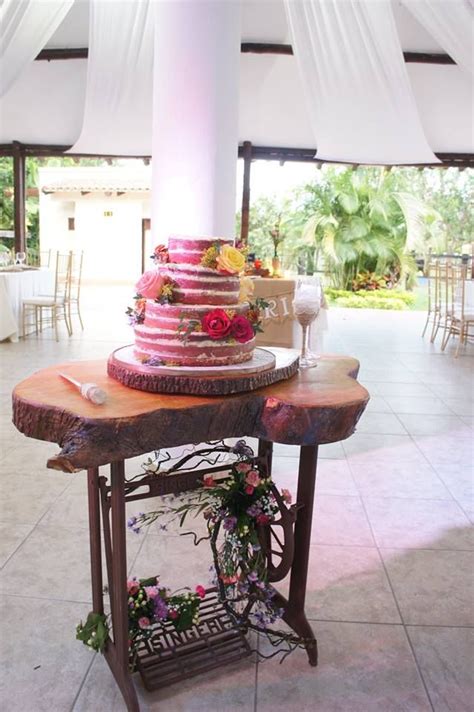 Naked Cake Para Un Matrimonio Campestre De Buttercream De Arandanos Y