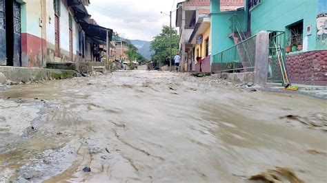 Comunidad de Tipuani está bajo el agua por desborde de río