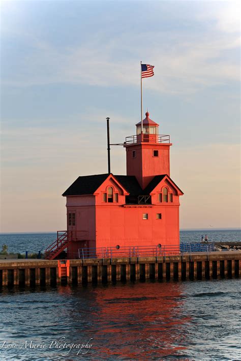 Holland, Michigan Lighthouse | Lake lighthouse, Lighthouse inspiration