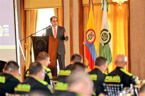 Coronel José James Roa Castañeda on Twitter RT DirectorPolicia