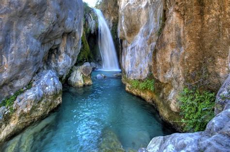 Una Cascada De 25 Metros De Altura En El Corazón De Valencia