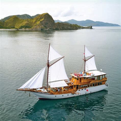 Pinta Komodo Liveaboard Ocean Earth Travels