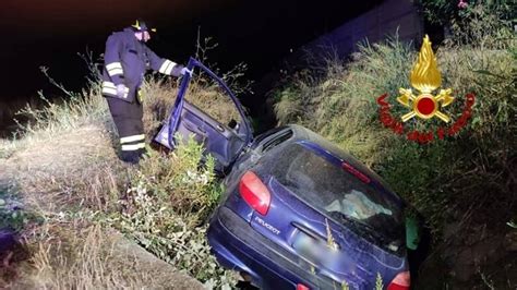 Perde Il Controllo Dell Auto E Finisce In Cunetta Ferito Linkoristano