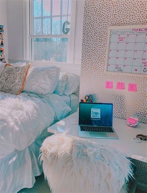 Preppy Dorm Room Inspo Morganlbruns In 2020 Bedroom Makeover