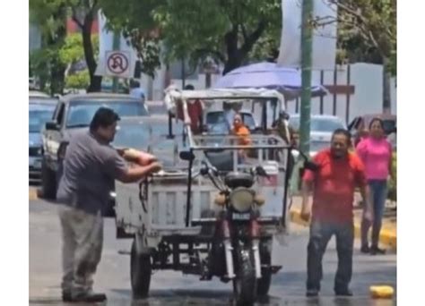 Video México Un Hombre Apagó El Incendio De Una Motocicleta Con Una