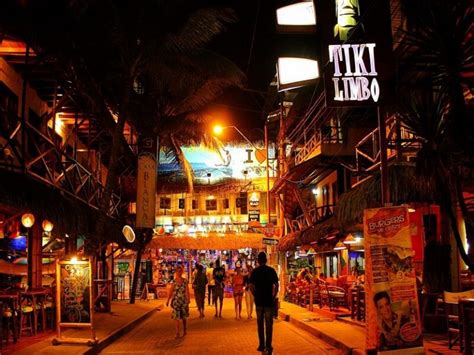 Montañita Ecuador: Party and Surf in Montañita beach (South America)