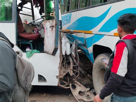 Buses Collide Head On In Aligarh Two Killed अलीगढ़ में आमने सामने भिड़ी बस दो की मौत ईंट