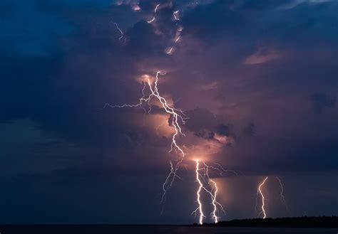 Alarmstufe Rot Schwere Unwetter Ziehen Heute Ber Sterreich Exxpress