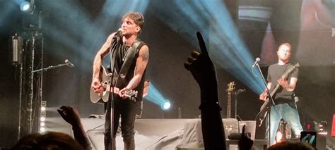 Con Racconti Unplugged Tour Fabrizio Moro Mette A Nudo La Sua Anima