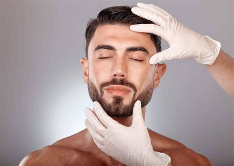 Masculinización de rostro con ácido hialurónico en Alluring Clinic uno