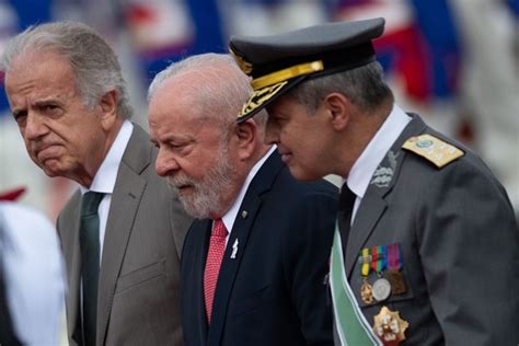 Lula comandante do Exército reforça caros ideais democráticos