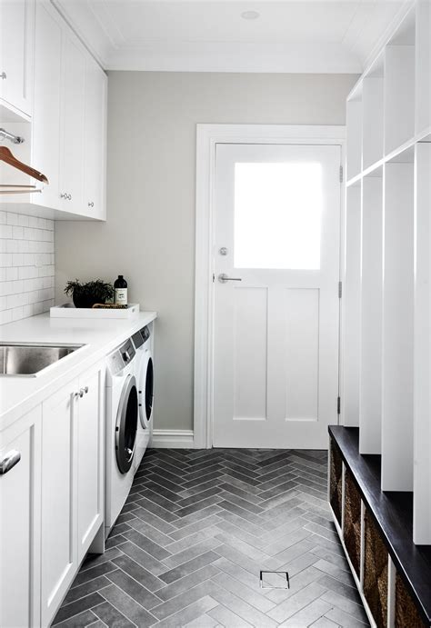 Best Laundry Mudroom Combo With Low Cost Home Decorating Ideas