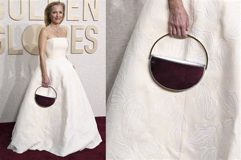 Gillian Anderson S Golden Globes Gown Was Embroidered With Vaginas Ob