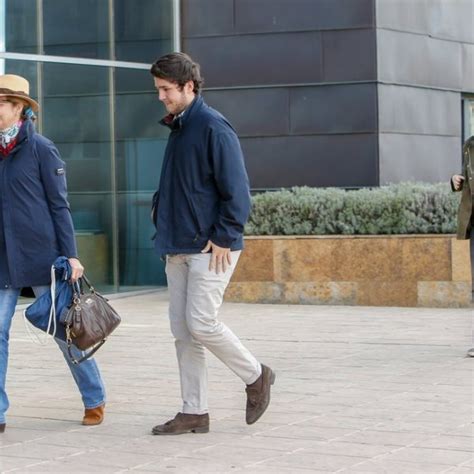 La Infanta Elena con Froilán y Victoria Federica visitando en el