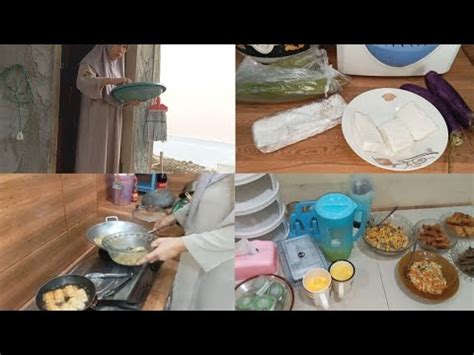 Kegiatan Ibu Rumah Tangga Di Dapur Kecil Rumah Batako Sederhana Masak