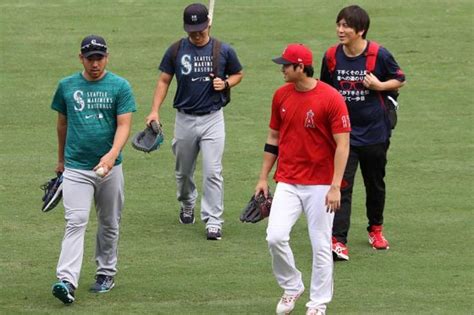 大谷翔平と菊池雄星が再会 直接対決の予定なしも、笑顔でグータッチ ライブドアニュース