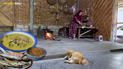 Masak Gulai Jantung Pisang Ikan Goreng Sambel Orek Makan Bersama