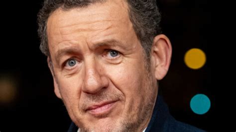 Vidéo Une jambe poilue qui dépasse Dany Boon trompé par une ex