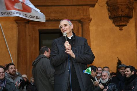 Cristiani E Islamici Duemila In Marcia Per La Pace Guarda Le Foto