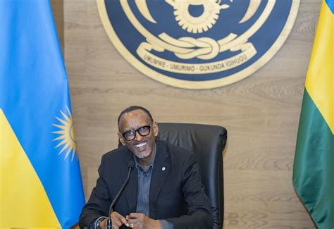 Rwanda Paul Kagame salue les femmes du monde Le Canapé