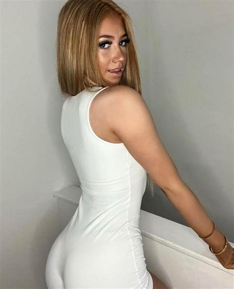 Ginger Chav Showing Off Her Tight Arse 🥵💦 Scrolller