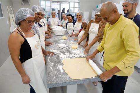 Lu Alckmin Dama Do Pa S Inaugura Seu Projeto Social Padaria