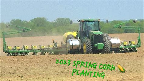 2023 SPRING CORN PLANTING SEASON JOHN DEERE TRACTOR PLANTING CORN