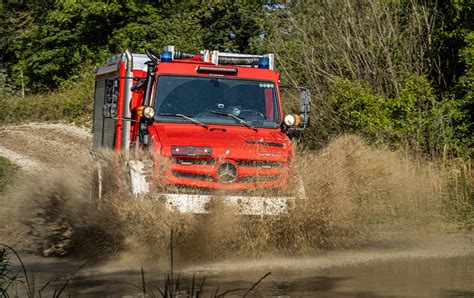 Mercedes Benz Special Trucks Presents A Extreme Off Road Unimog Fire