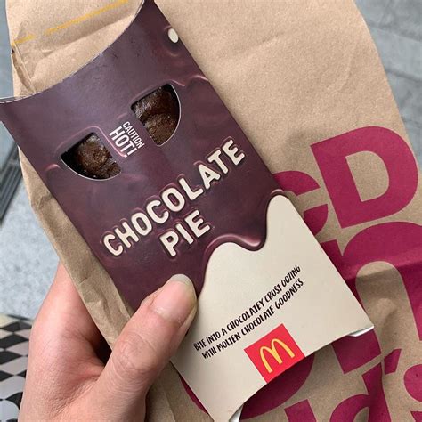 Mcdonald’s Chocolate Pie Is Oozing With A Molten Chocolate So See You At The Drive Thru