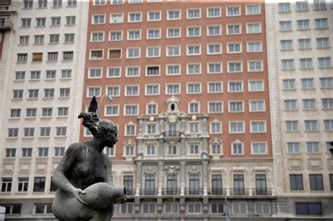 Baraka demanda a Riu y pide que se paralicen las obras del Edificio España